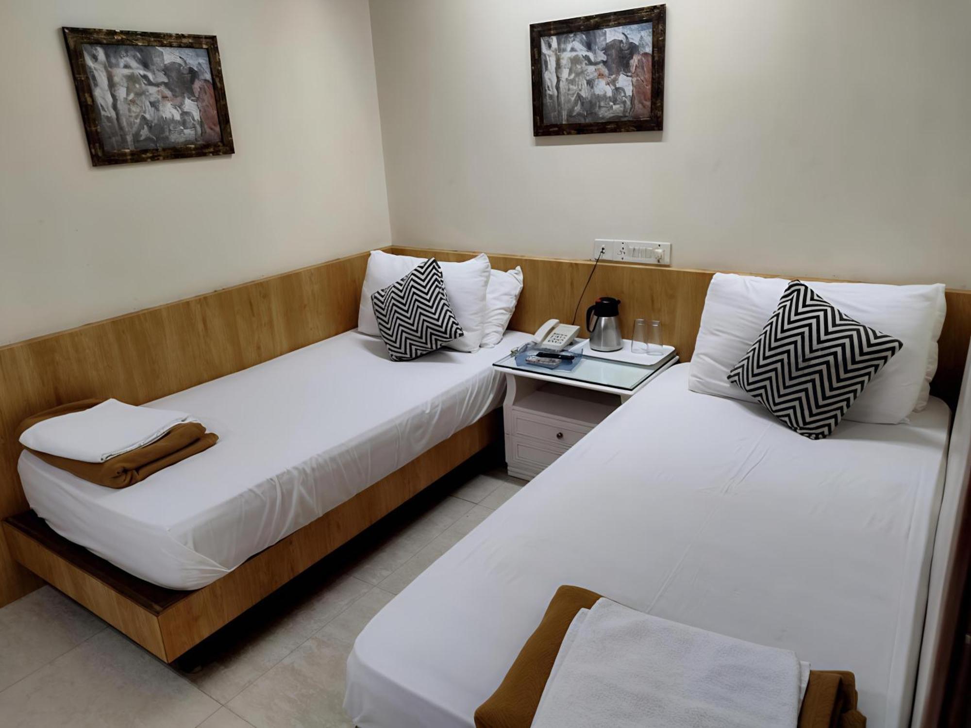 Empire Hotel — Photos 1